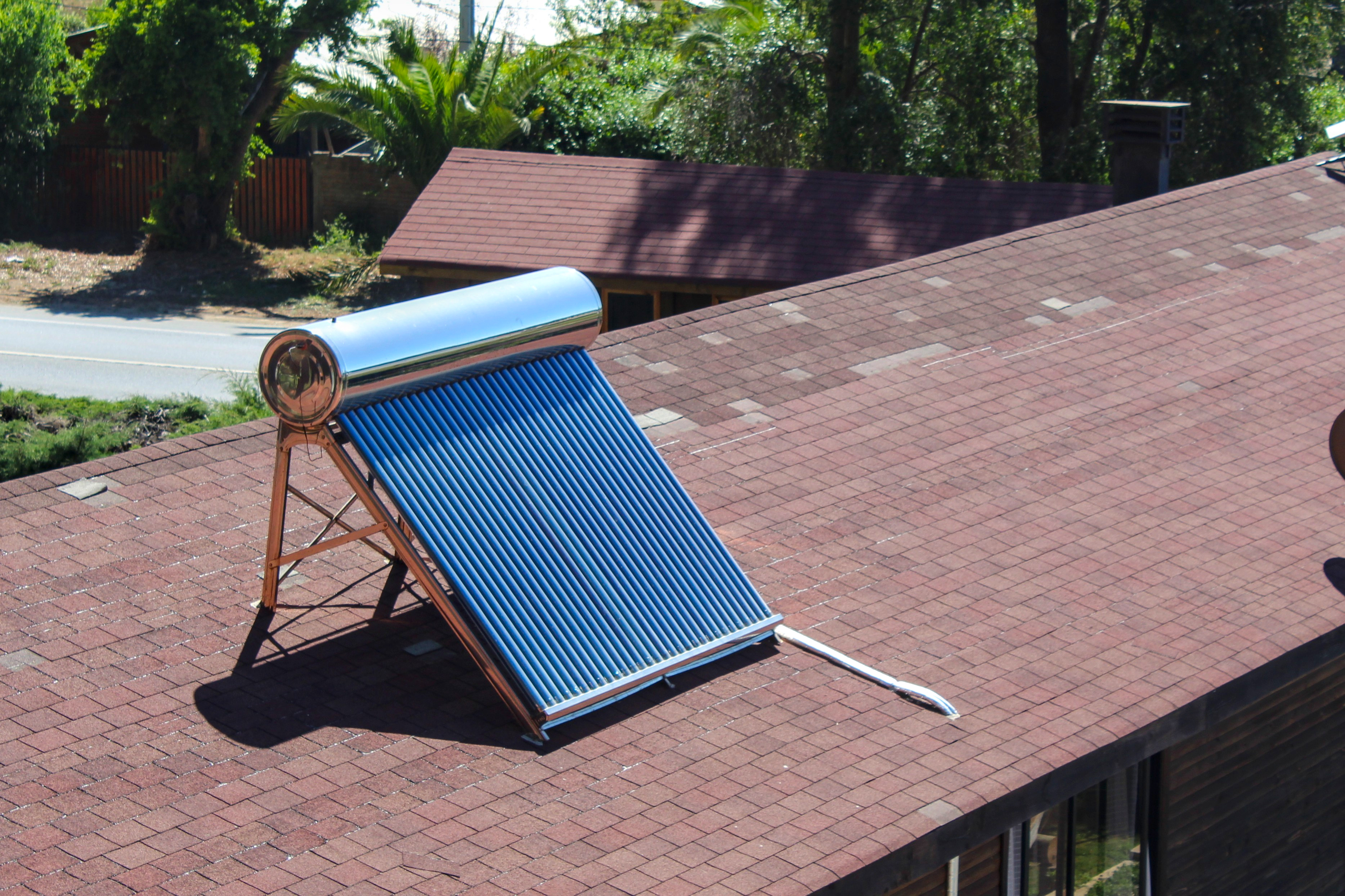 Calefactor solar de agua en Cabañas Lemunantu